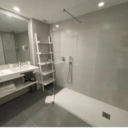 Modern 3 Bed With Sea Views Pool *