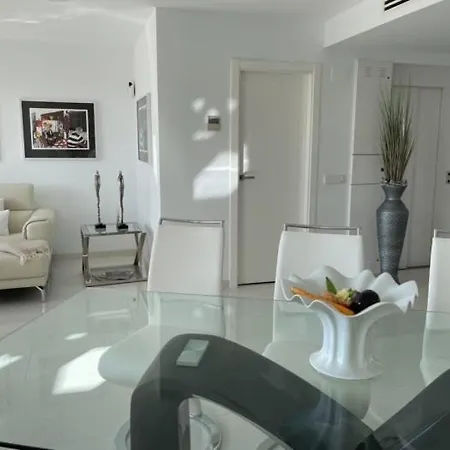 Modern 3 Bed With Sea Views Pool Apartment *