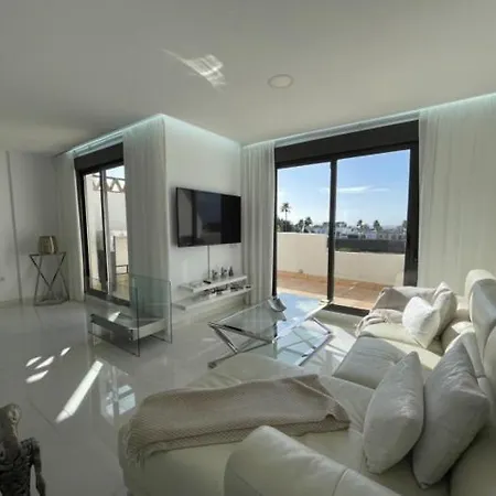 Modern 3 Bed With Sea Views Pool *